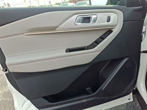 New 2025 Ford Explorer Active w/ Active Comfort Package image 9