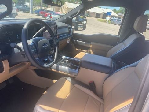 Used 2024 Ford F250 Lariat w/ Sport Appearance Package AWD/4WD image 16