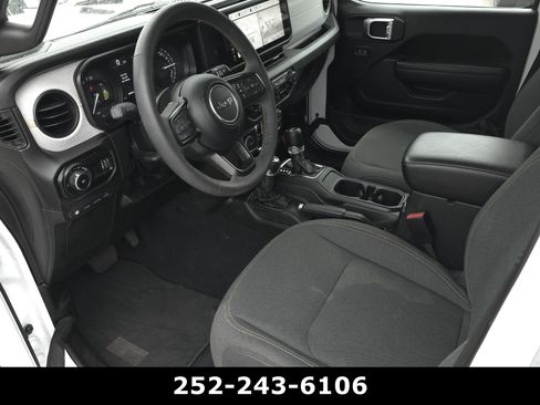 Used 2024 Jeep Wrangler Unlimited w/ Convenience Group AWD/4WD image 8