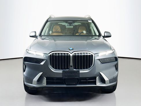 Used 2025 BMW X7 xDrive40i AWD/4WD image 2