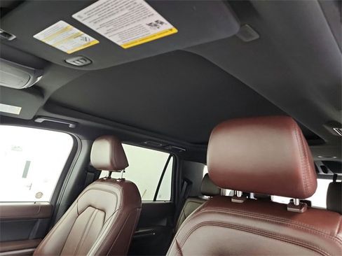 Used 2024 Ford Expedition Limited image 23