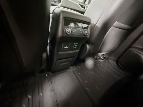 Used 2017 GMC Acadia SLT image 25