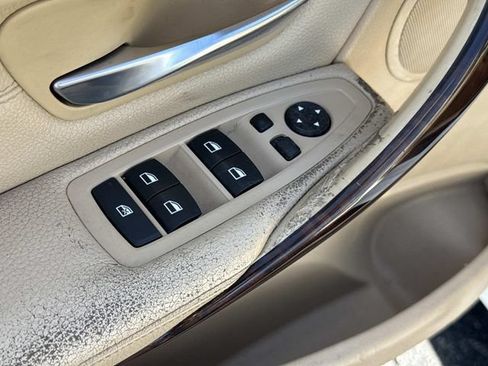 Used 2014 BMW 320i xDrive Sedan AWD/4WD image 9
