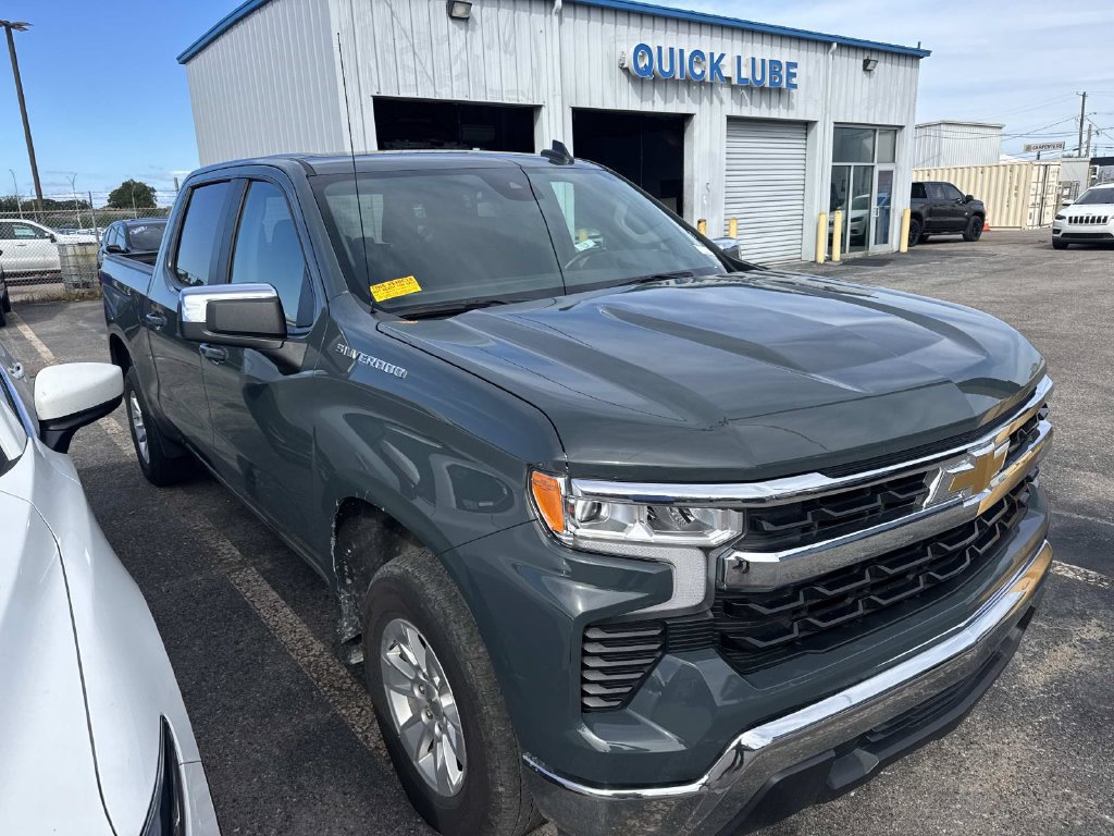 Used 2025 Chevrolet Silverado 1500 LT RWD image 2