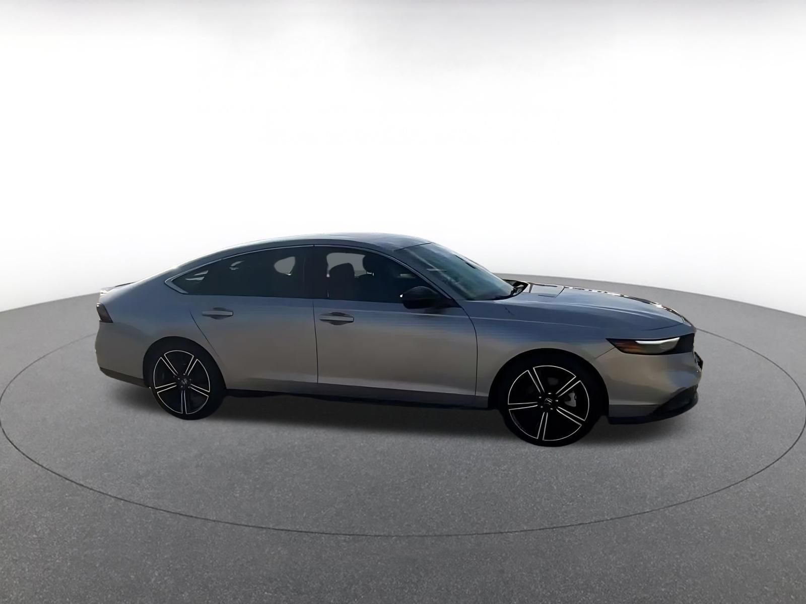 Used 2023 Honda Accord Sport image 2