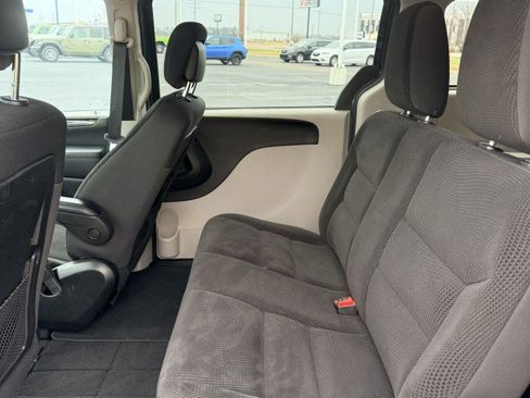 Used 2019 Dodge Grand Caravan SE w/ UConnect Hands-Free Group image 11