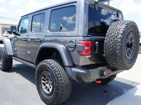 Used 2021 Jeep Wrangler Unlimited Rubicon AWD/4WD image 3