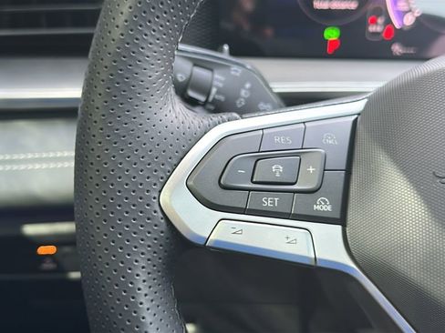 New 2026 Volkswagen Tiguan SE R-Line FWD image 19