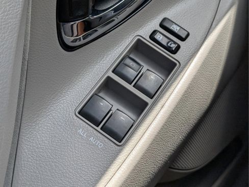 Used 2010 Toyota Camry LE FWD image 18