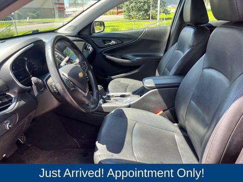 Used 2017 Chevrolet Malibu LT w/ Leather Package FWD image 10