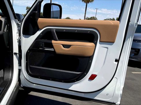 New 2025 Land Rover Defender 90 V8 image 30