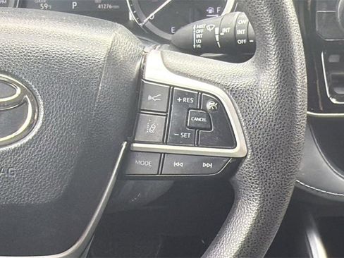 Used 2023 Toyota Highlander LE image 20