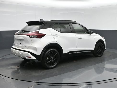 Used 2022 Nissan Kicks SR image 7