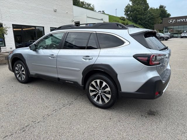 Used 2025 Subaru Outback Limited AWD/4WD image 3