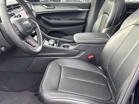New 2025 Jeep Grand Cherokee Limited w/ Luxury Tech Group II image 9