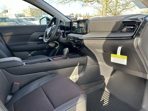 New 2025 Nissan Kicks SR w/ Illumination Package AWD/4WD image 25