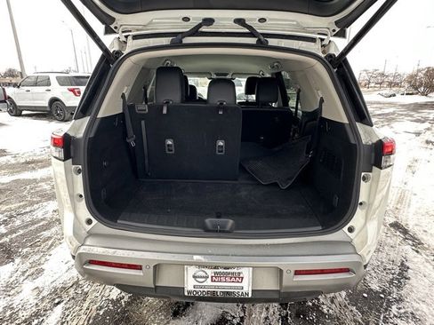 Certified 2024 Nissan Pathfinder SL image 14