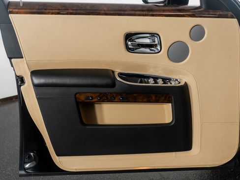 Used 2013 Rolls-Royce Ghost image 47
