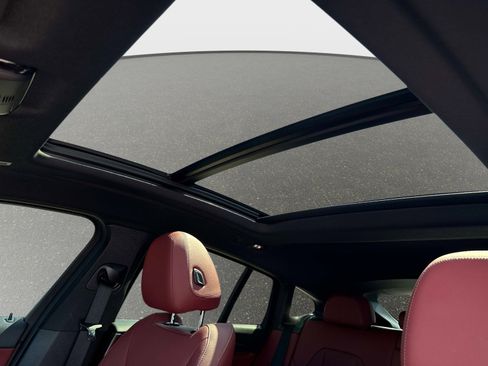 Used 2022 BMW X4 xDrive30i w/ Convenience Package image 24