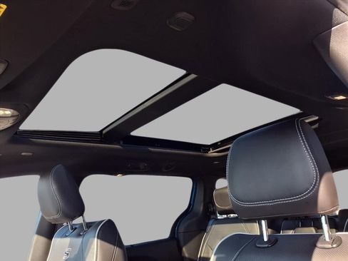 New 2026 Chrysler Pacifica Limited image 21