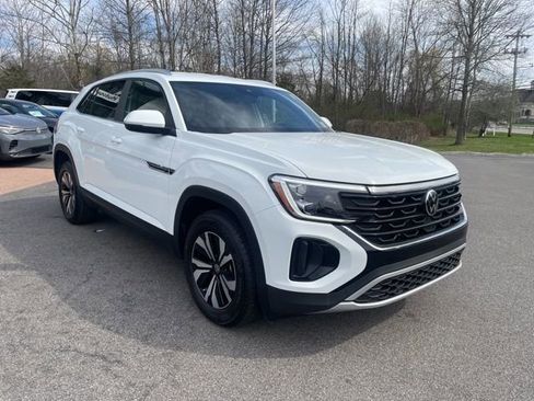 Certified 2025 Volkswagen Atlas Cross Sport SE image 5