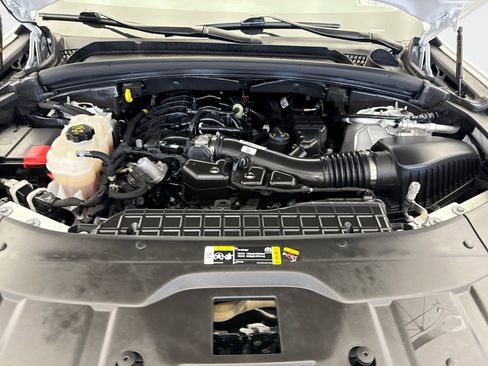 Used 2023 Jeep Grand Cherokee Laredo w/ Luxury Tech Group I image 21