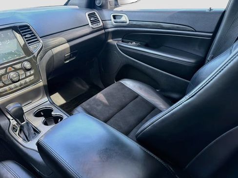 Used 2019 Jeep Grand Cherokee Altitude RWD image 25