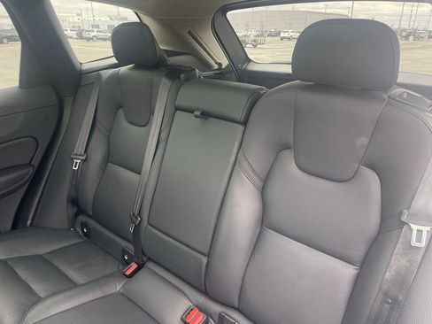 Used 2024 Volvo XC60 B5 Plus image 29