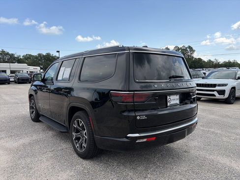 Used 2024 Jeep Wagoneer Series III AWD/4WD image 4