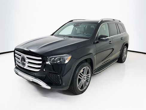 Used 2025 Mercedes-Benz GLS 450 4MATIC image 3