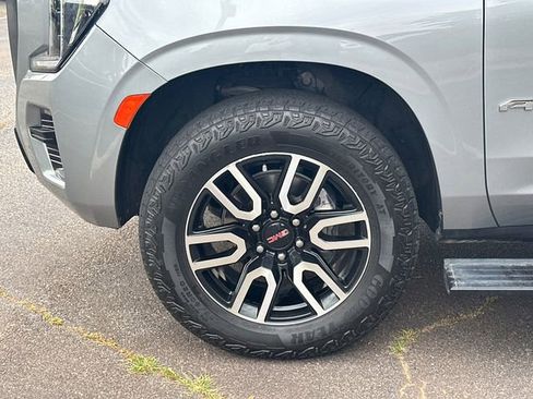 Used 2024 GMC Yukon AT4 w/ Technology Package AWD/4WD image 14