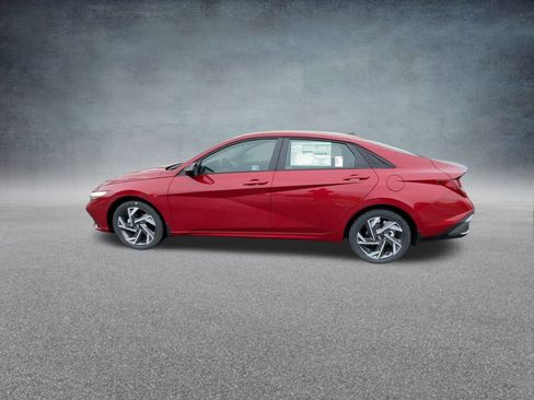 Used 2025 Hyundai Elantra Sport image 15