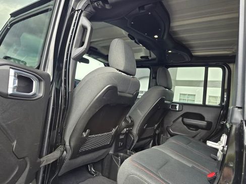 Used 2025 Jeep Wrangler Unlimited Rubicon image 25