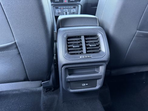 Used 2022 Volkswagen Taos SE image 31