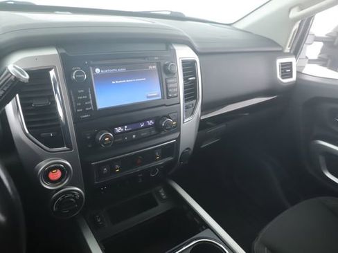 Used 2017 Nissan Titan SV AWD/4WD image 27