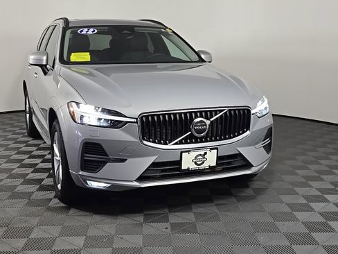 Certified 2022 Volvo XC60 B5 Momentum w/ Climate Package image 3