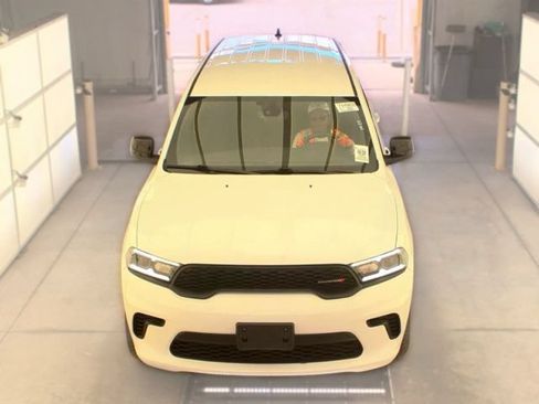 Used 2025 Dodge Durango GT RWD image 4