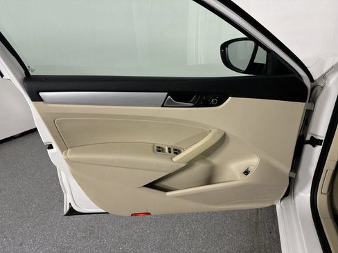 Used 2012 Volkswagen Passat TDI SE FWD image 18