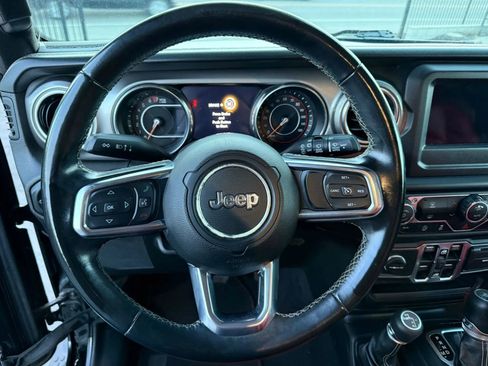 Used 2019 Jeep Wrangler Unlimited Sahara image 12