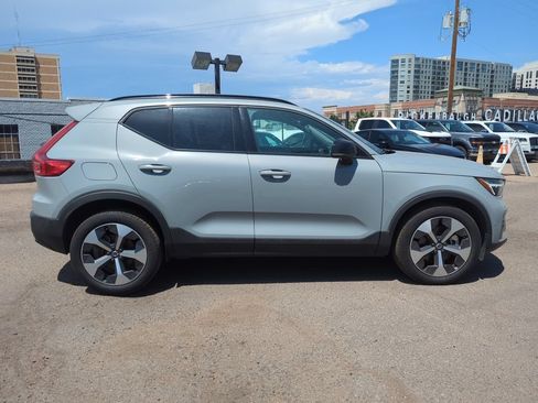 Used 2026 Volvo XC40 B5 Plus AWD/4WD image 8