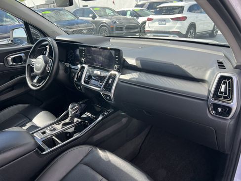 Certified 2023 Kia Sorento SX image 15