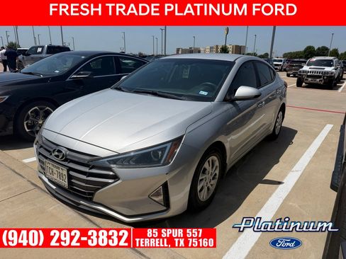 Used 2020 Hyundai Elantra SE w/ Winter Weather Package FWD image 1