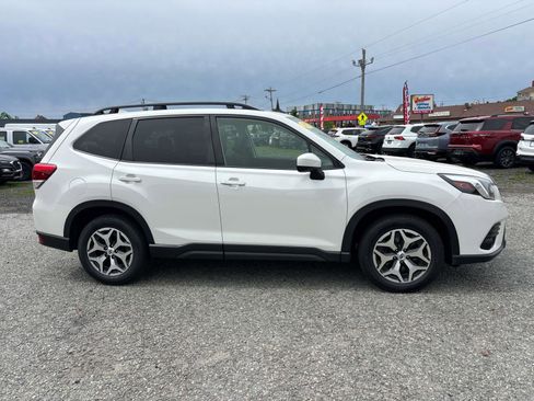 Used 2022 Subaru Forester Premium AWD/4WD image 4