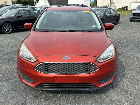 Used 2018 Ford Focus SE FWD image 3