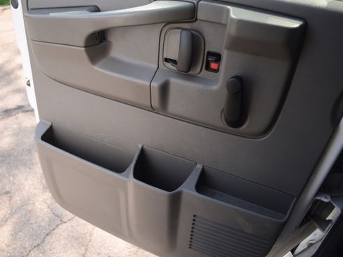 Used 2014 Chevrolet Express 3500 RWD image 8