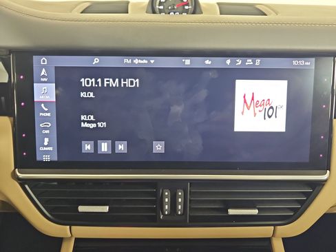 Used 2020 Porsche Cayenne Turbo image 23