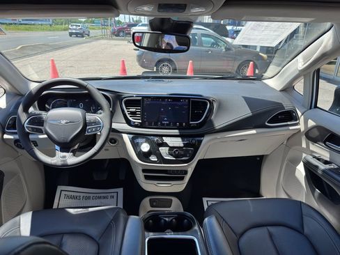 Used 2024 Chrysler Pacifica Limited FWD image 37