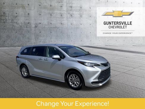 Used 2022 Toyota Sienna LE FWD image 1