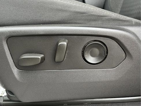 Used 2023 Chevrolet Silverado 1500 LT AWD/4WD image 14