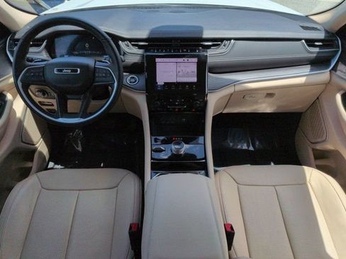 Used 2022 Jeep Grand Cherokee Limited w/ Luxury Tech Group II AWD/4WD image 15